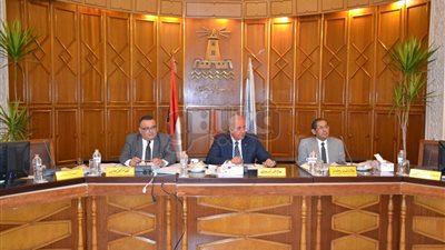 جامعة الإسكندرية تبدأ الاجتماع التنفيذي بدقيقة حدادا على شهداء الوطن