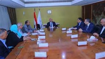 وزير النقل يتابع خطط تطوير نادي السكك الحديد