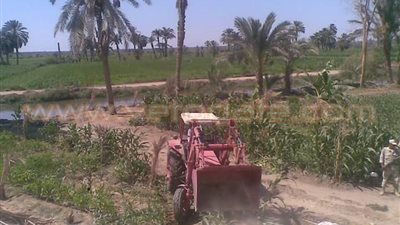 بالصور.. حملة لإزالة التعديات على الأراضي الزراعية بإطسا الفيوم