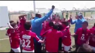 بالفيديو.. فرحة لاعبي الأهلي بعد التتويج ببطولة سوبر البراعم