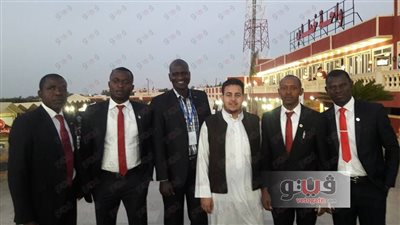 بالصور..حكام سموحة وبيدفيست يتناولون غداء بدويا ببرج العرب