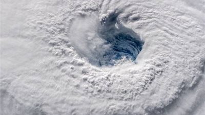 لورينزو.. أقوى الأعاصير على وجه الأرض يهدد بريطانيا