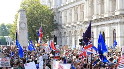 آلاف البريطانيين يحتجون على التقشف وبريكست