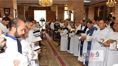 بالصور.. آلاف الأقباط يؤدون صلوات «الجمعة العظيمة» في بني سويف