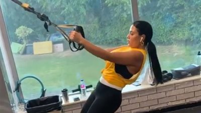 رانيا يوسف تستعرض رشاقتها في الجيم (فيديو)