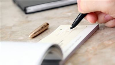 بالمستندات.. تحريات الرقابة الإدارية في واقعة استيلاء مديرة حسابات «أكتوبر التعليمية» على 100 مليون جنيه.. شقيقتها كان لها النصيب الأكبر من صرف الشيكات.. واستعانت بشقيقها لوضع 20 مليون جنيه 