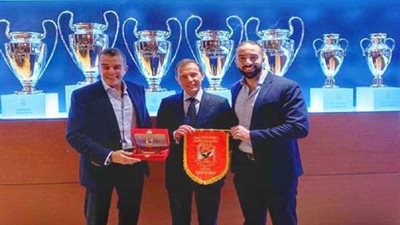 وفد الأهلي يغادر إسبانيا بعد المشاركة في مؤتمر صناعة كرة القدم