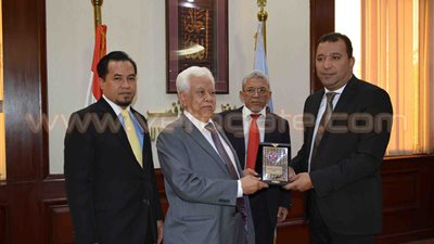 محافظ الأقصر يستقبل وفدا من الغرفة التجارية الماليزية