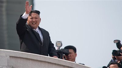 بالفيديو والصور.. زعيم كوريا الشمالية يرتدي بدلة على النمط الغربي
