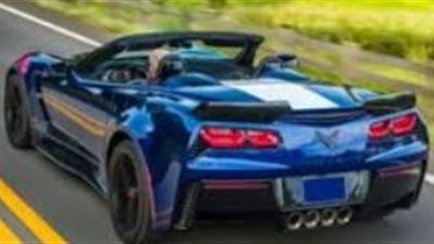 مقاعد رياضية ولوحة أزرار حديثة بسيارة شيفروليه Corvette (فيديو)