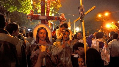 رويترز: مسيحيو مصر في حالة كئيبة بقداس عيد القيامة