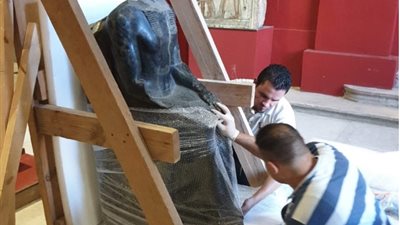المتحف المصري الكبير يستقبل 331 قطعة أثرية من متحف التحرير ومركب خوفو الثانية