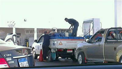 مافيا تجارة الوقود يعتدون على مراقب محطة بالشرقية