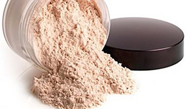 طريقتان لوضع بودرة الخدود