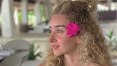 من المالديف.. هنا الزاهد تشكر داعميها خلال فترة مرضها