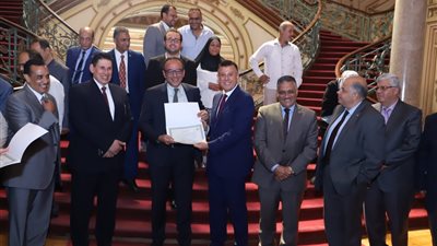 جامعة عين شمس تجري ٤٨ عملية جراحية وصرف العلاج لـ٢٥٠٠ مريض بالبحر الأحمر