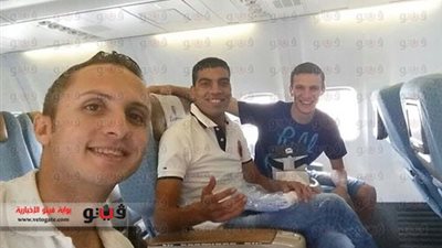 بالصورة.. أسرة محمود عزت تودعه قبل السفر للبرتغال