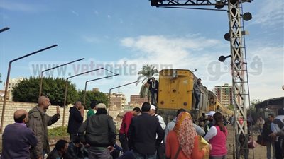 متظاهرو الإسماعيلية يقطعون شريط السكك الحديدية