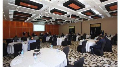 وزير الآثار يبحث مشاكل ومقترحات دفع الحركة السياحية مع مستثمري أسوان