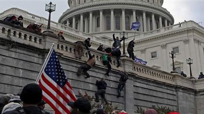 على خلفية اقتحام الكونجرس.. وزير الصحة الأمريكي يقدم استقالته