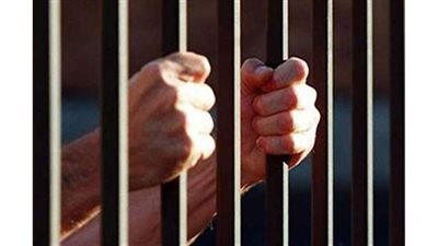 حجز صاحب مخزن بالقليوبية بتهمة تجميع أسطوانات الأكسجين