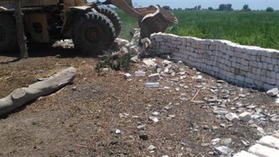 إزالة ٣ حالات تعدي بالبناء المخالف في الشرقية