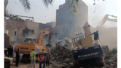 محافظة القاهرة تهدم المنازل الآيلة للسقوط بميدان السيدة عائشة.. فيديو