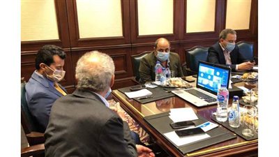 وزير الرياضة ورئيس الاتحاد الدولي لكرة اليد يجتمعان مع مديري الصالات المستضيفة للمونديال