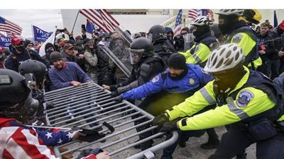 واشنطن بوست: 30 مترًا فصلت بين بينس ومشاغبي الكابيتول