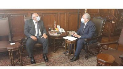 القصير والزملوط يبحثان مشروعات الحصر التصنيفي للتربة وإحياء صناعة الحرير بالوادي الجديد