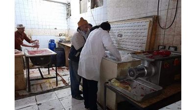 حملات مكثفة على محلات اللحوم والدواجن بالوادي الجديد