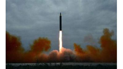 صاروخ إيراني يسقط بالقرب من سفينة تجارية بالمحيط الهندي