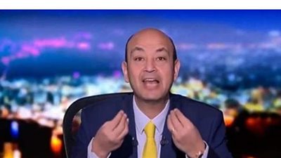 عمرو أديب يكشف سر تواجده في دبي