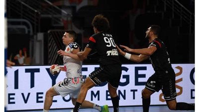 نشرة الرياضة.. نجم الزمالك ينتقل رسميا لسموحة.. مصر تسحق مقدونيا في مونديال اليد.. والبخور وسيلة جمهور غزل المحلة لفك النحس