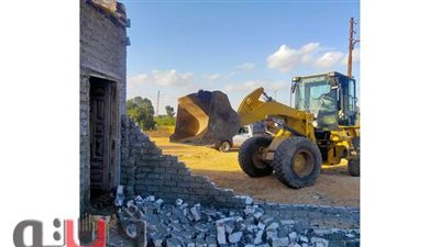 إزالة فورية لمنزل على أرض زراعية بالتل الكبير في الإسماعيلية | صور