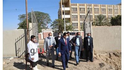 نائب محافظ قنا يتفقد أعمال تطوير طريق الأقصر الزراعي | صور