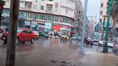 تزامنا مع نوة الفيضة.. هطول أمطار متوسطة على الإسكندرية | فيديو