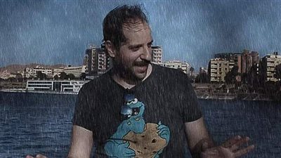 أحمد أمين ينشر صورة تحت الأمطار: 