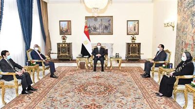 السيسي يستقبل سكرتير عام منطقة التجارة الحرة.. ويتابع مشروع تصنيع السيارات الكهربائي | فيديو