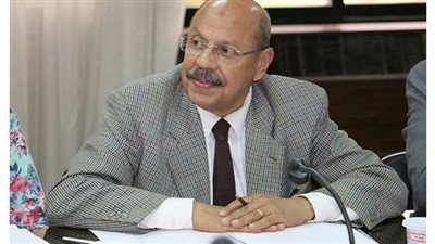 خبير: نفوق ذكر الزراف زيزو مسئولية المورد.. وعدم تقديم العليقة المتوازنة للزرافات يصيبها بالإغماء