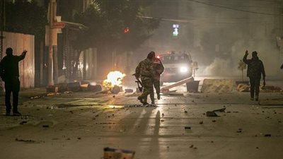 الشرطة التونسية تعتقل 242 شخصا في الاحتجاجات الأخيرة