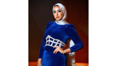 القطيفة الأرزق والأحمر موضة سواريهات شتاء 2021