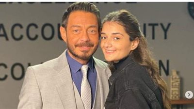 أحمد زاهر يشيد بابنته 