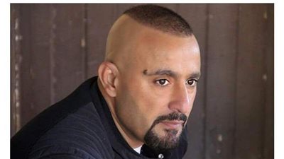 أحمد السقا يطالب جمهوره بالدعاء لوالد زوجته