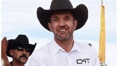 هدد باقتحام جديد للكابيتول.. الشرطة الأمريكية تلقي القبض على «كاوبوي ترامب»