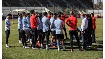 موسيماني يعقد محاضرة قبل انطلاق مران الأهلي
