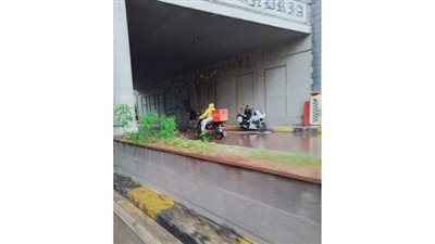 غيوم وأمطار غزيرة.. أجواء شتوية تضرب الإسكندرية