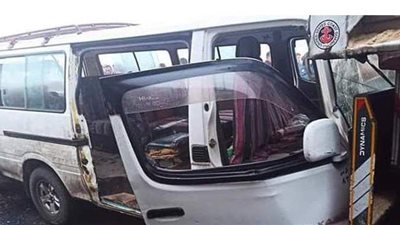 إصابة شخصين في انقلاب سيارة بـ