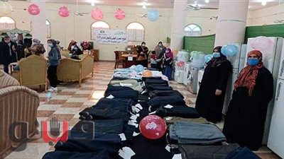 «لسه فيها خير».. توزيع ملابس وأقمشة على متضرري 
