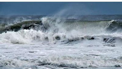 الأرصاد تحذر من الملاحة بالبحر المتوسط.. الموج يصل لـ4.5 متر